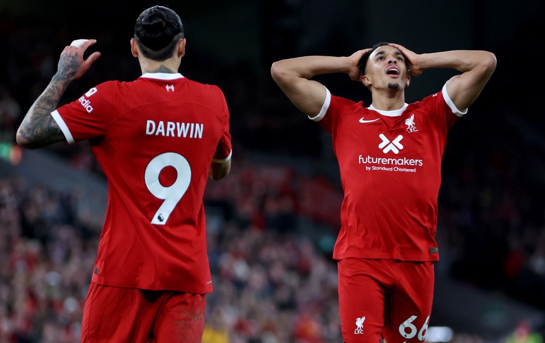 Liverpool cũng đang đối mặt với vấn đề ở tuyến giữa