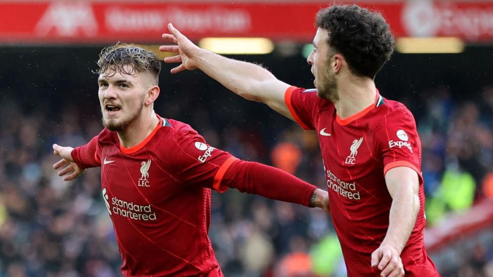 Trong tình huống không có Salah, Harvey Elliott và Diogo Jota đều có thể đảm nhận vai trò tiền đạo cánh phải